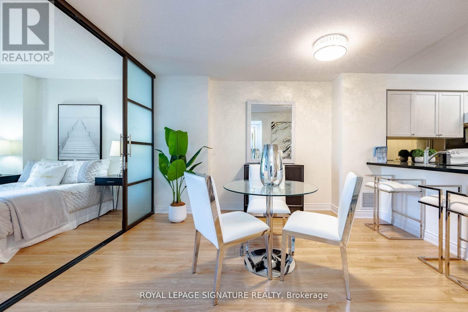 209 - 21 HILLCREST AVENUE Image 5