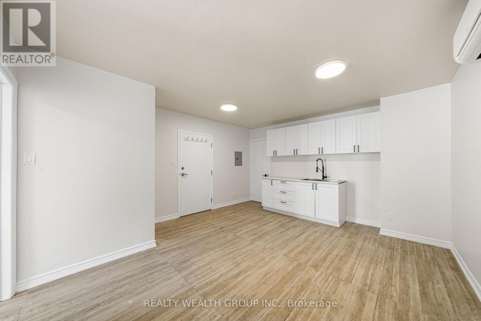 3 - 566 QUEEN STREET WEST Image 4