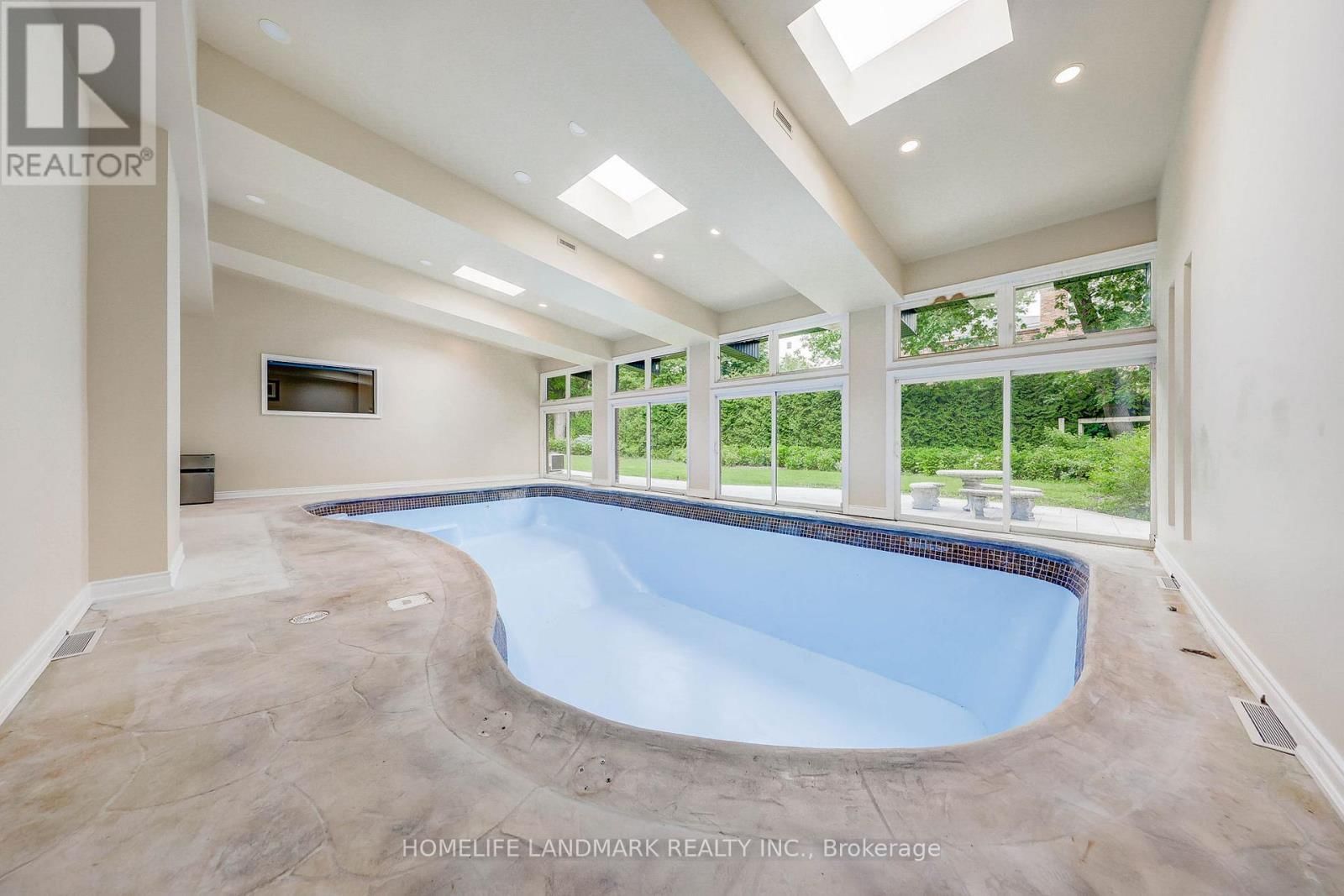 38 MISTY CRESCENT Image 13