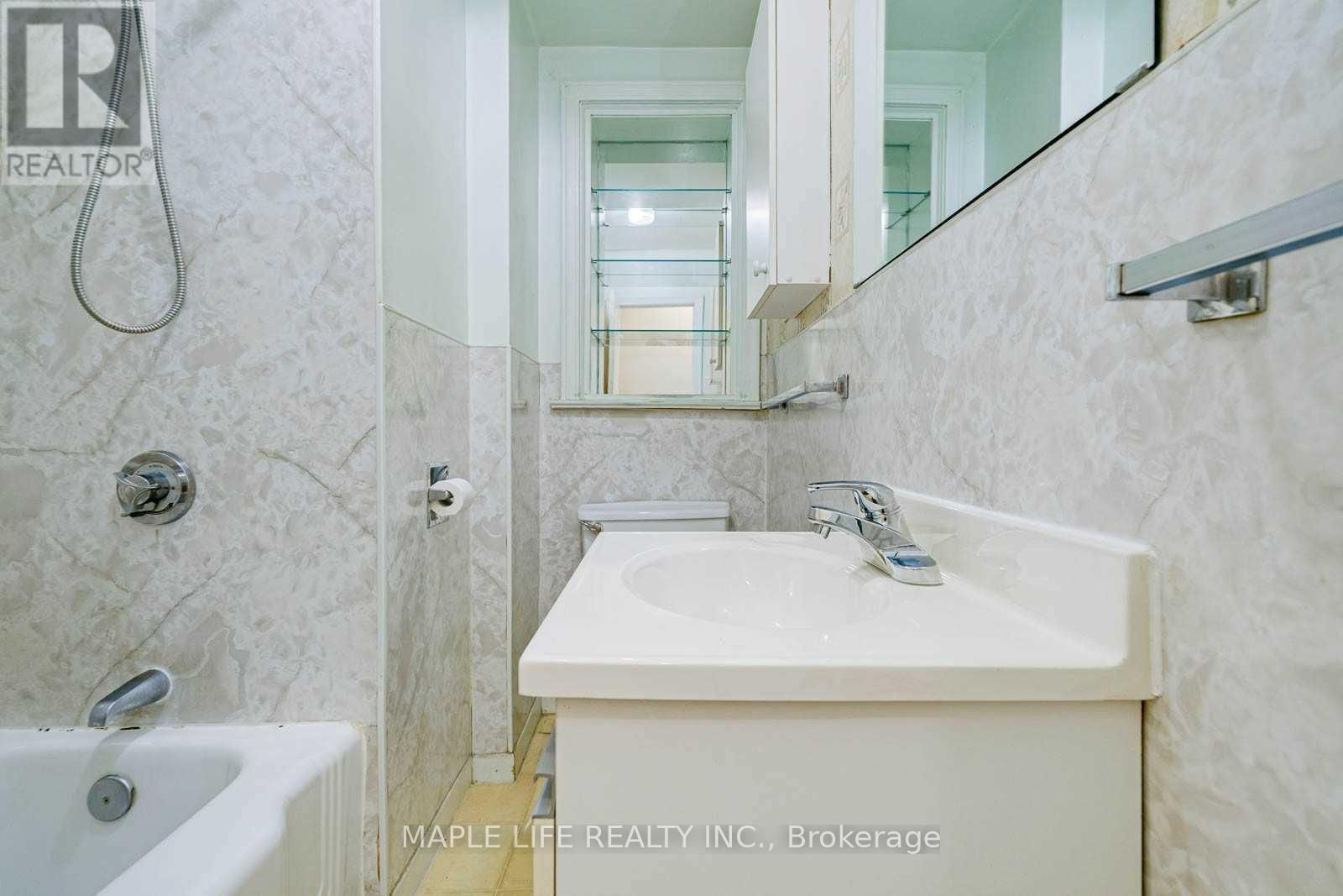 16 LYNDALE DRIVE Image 6