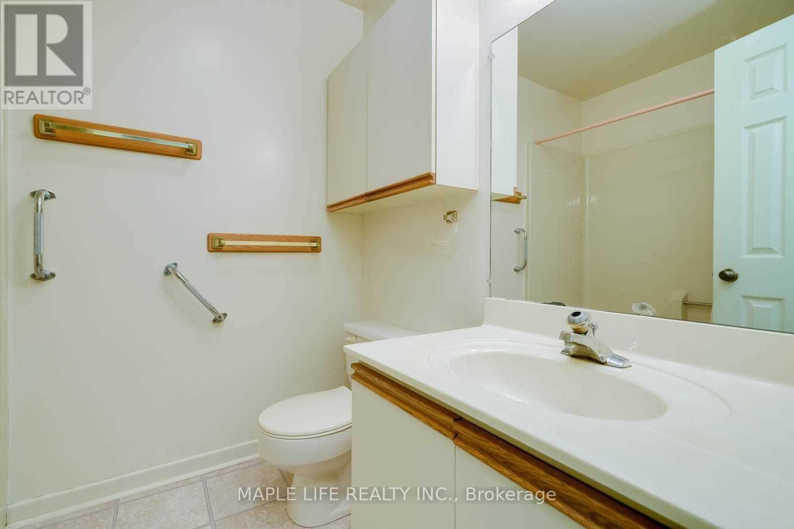 16 LYNDALE DRIVE Image 8