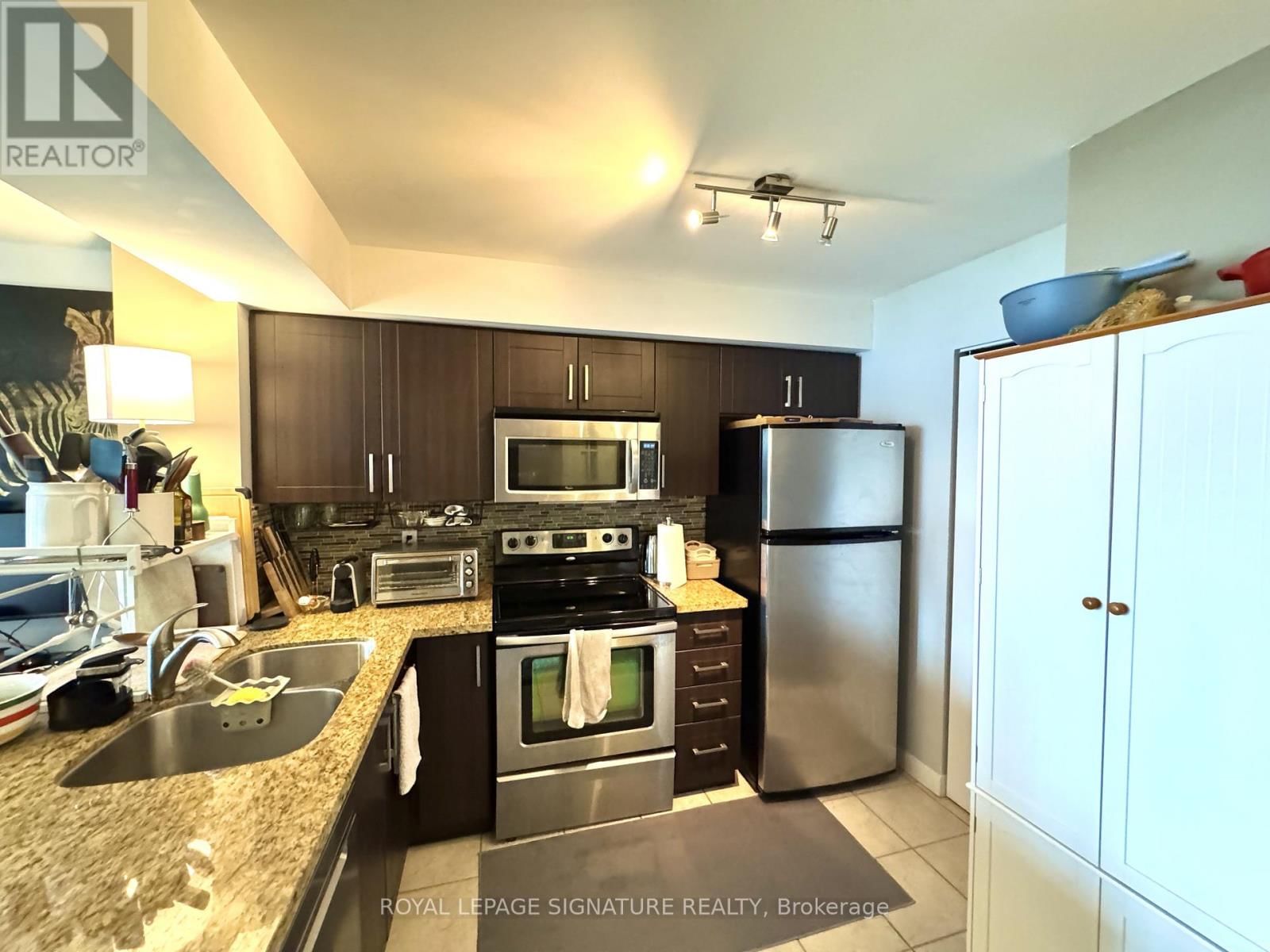 1010 - 323 RICHMOND STREET EAST Image 2