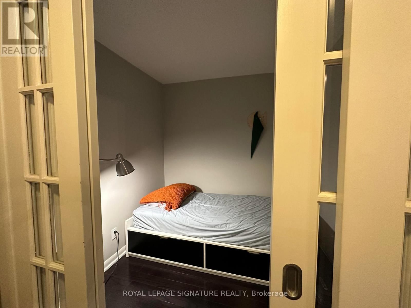 1010 - 323 RICHMOND STREET EAST Image 6