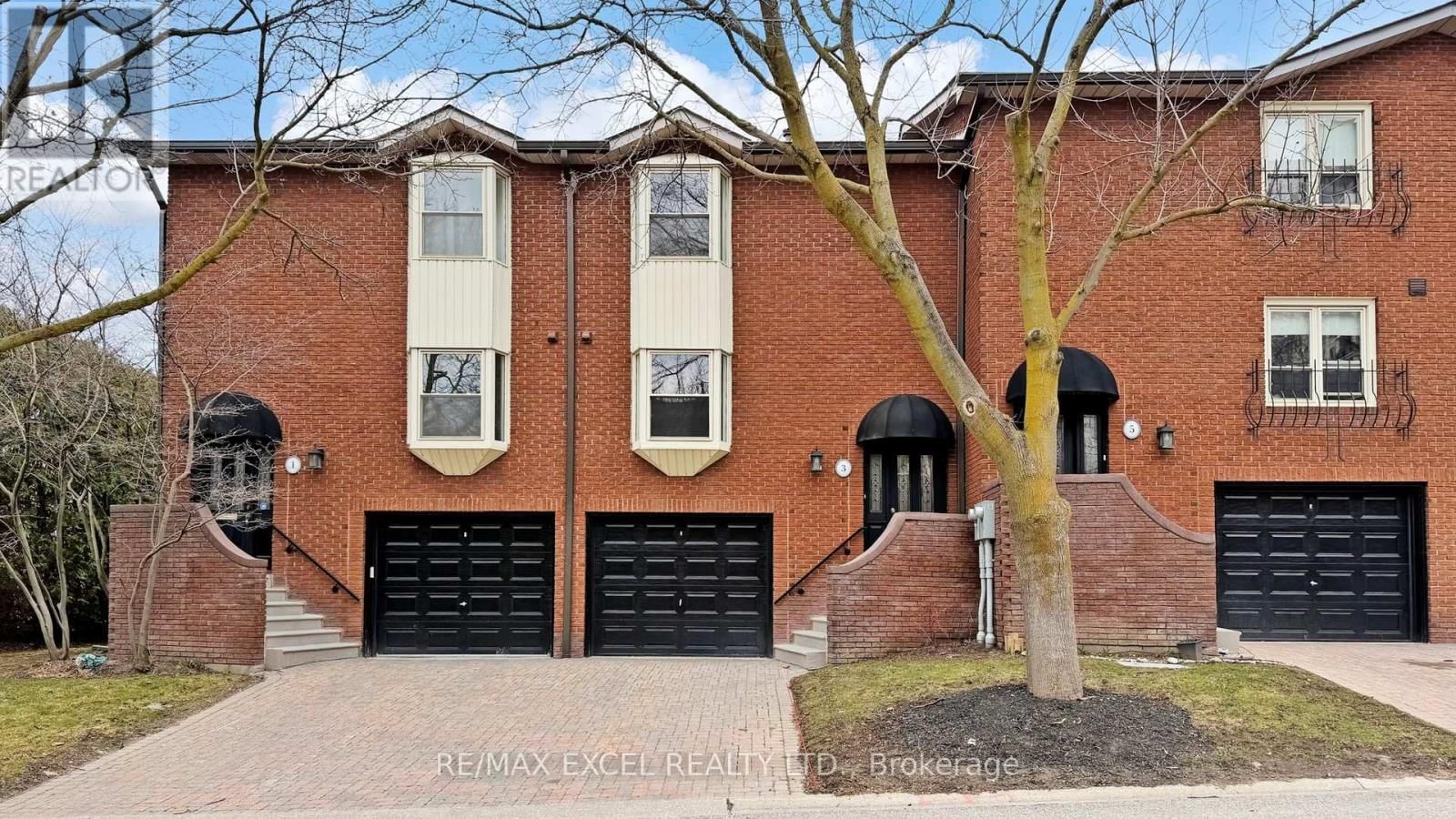 3 RED MAPLE COURT Image 1