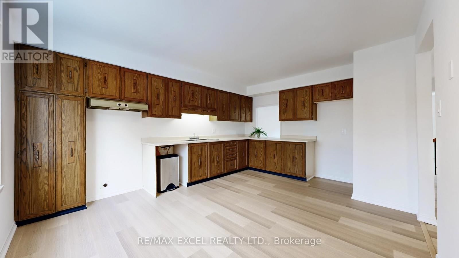 3 RED MAPLE COURT Image 17