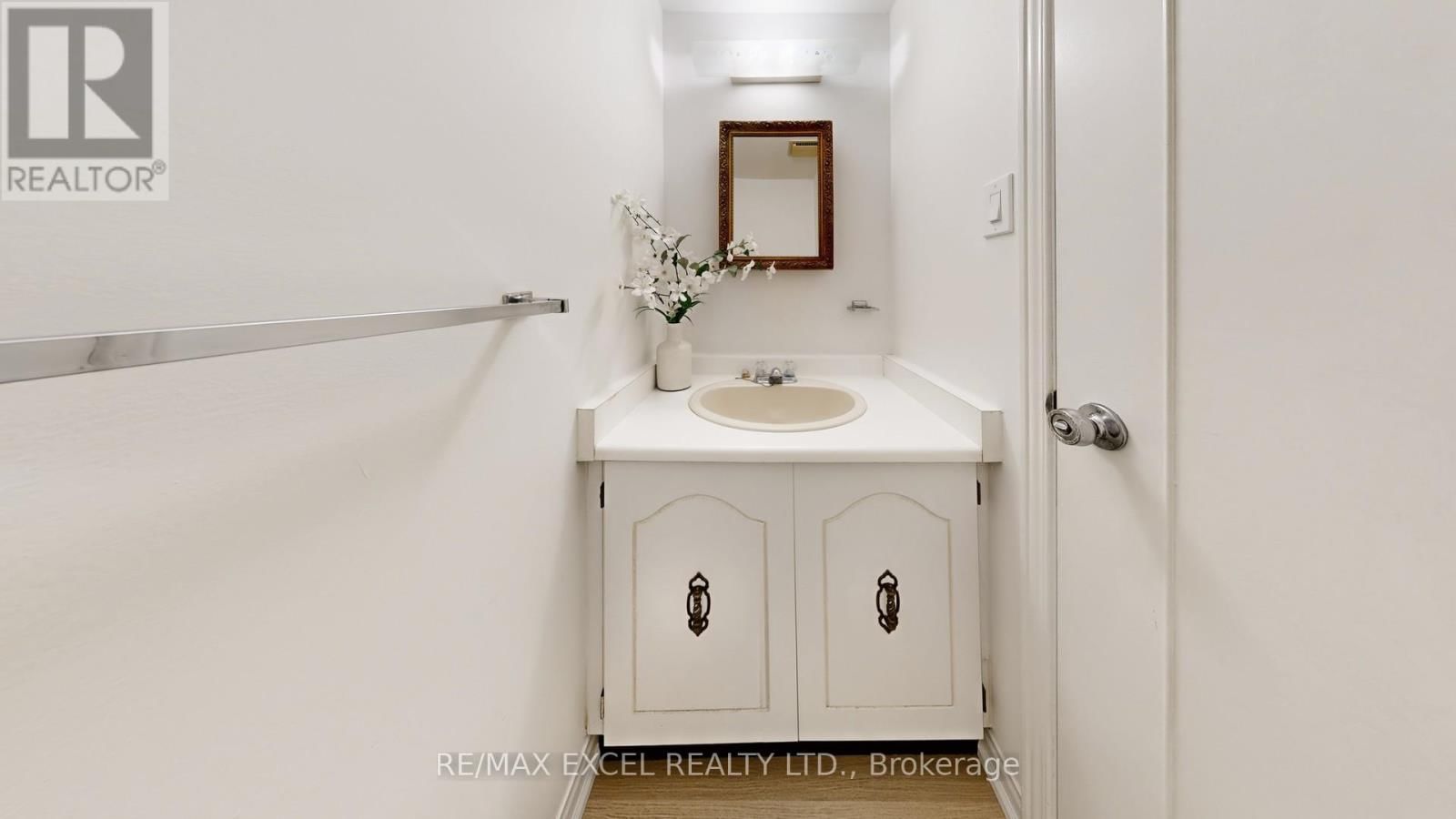 3 RED MAPLE COURT Image 18