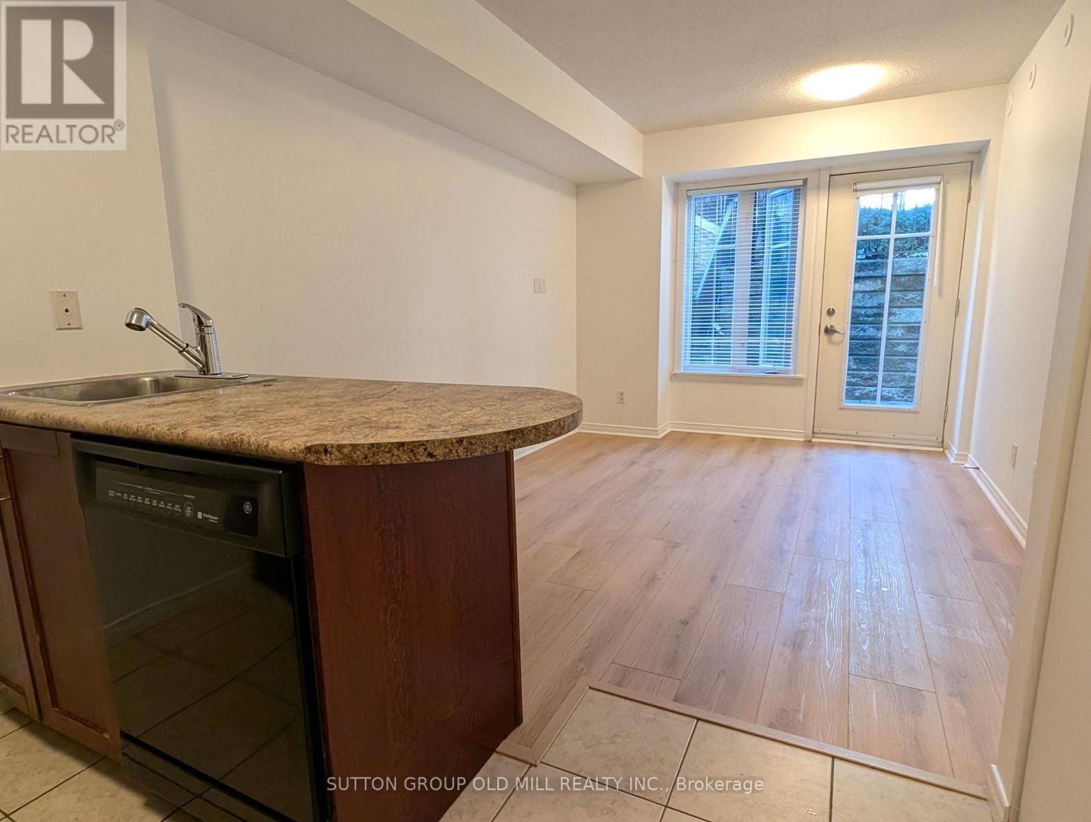 1218 - 21 PIRANDELLO STREET Image 6