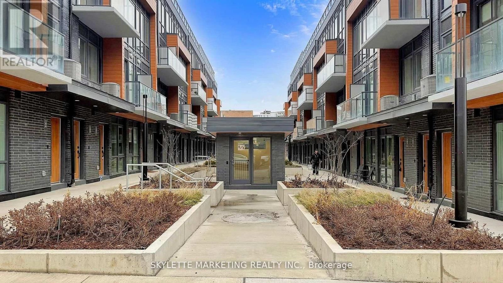 35 - 73 CURLEW DRIVE Image 2