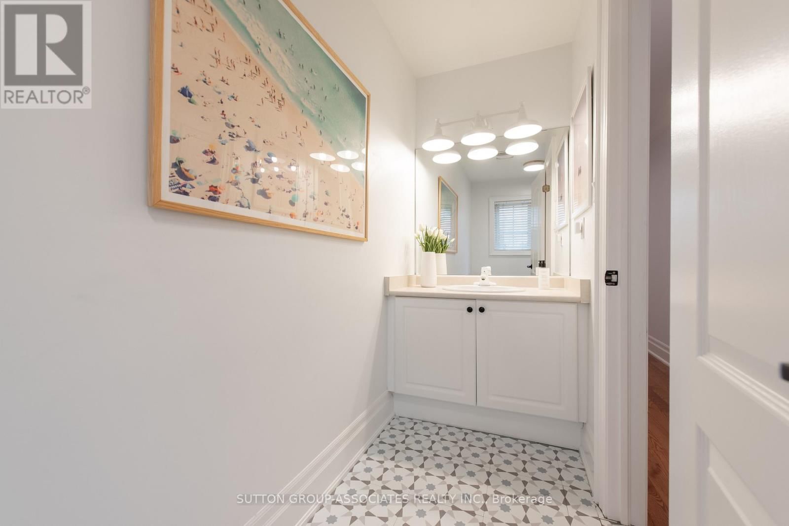 4 COATES AVENUE Image 32