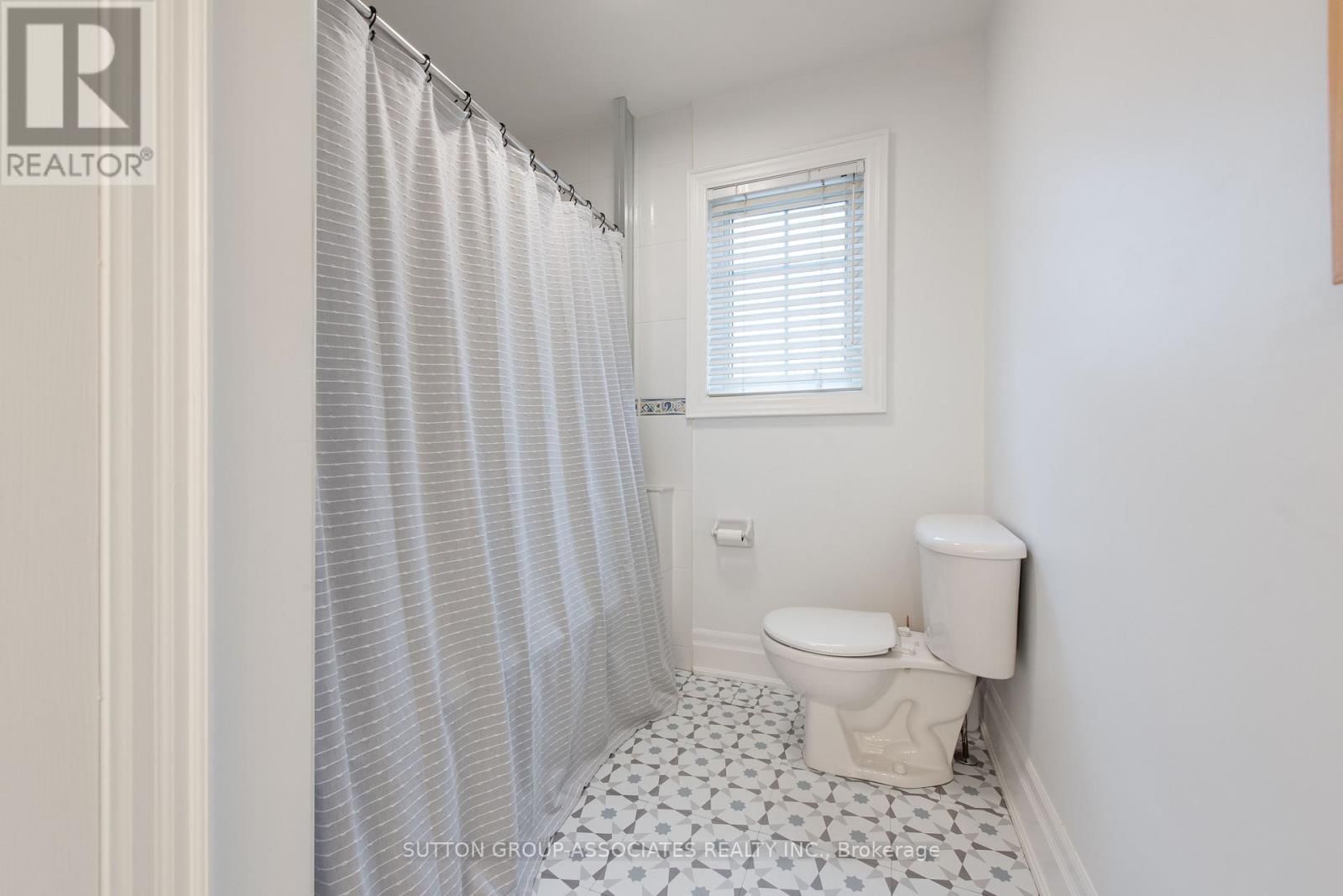 4 COATES AVENUE Image 33