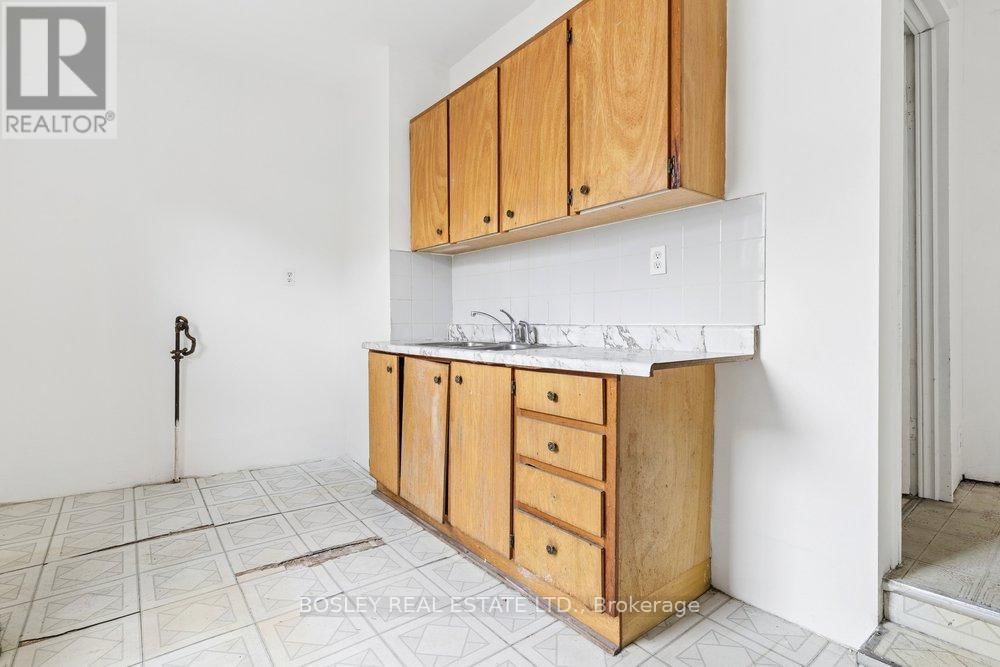 221 BEVERLEY STREET Image 16