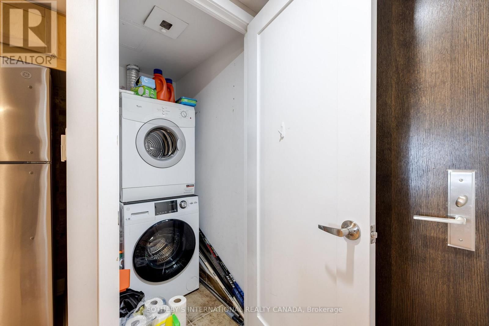 1705 - 20 BLUE JAYS WAY Image 30