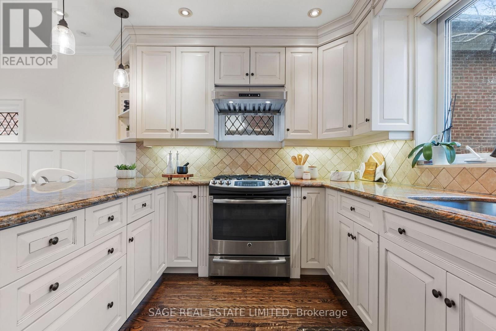 85 WEYBOURNE CRESCENT Image 11