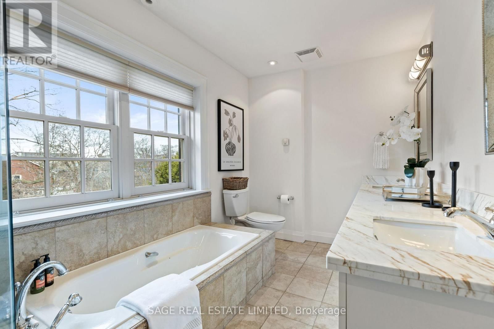 85 WEYBOURNE CRESCENT Image 18