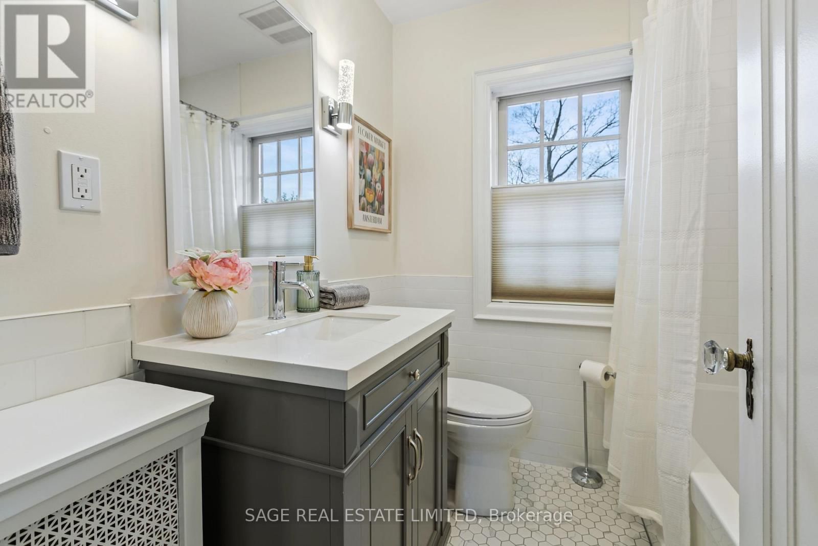 85 WEYBOURNE CRESCENT Image 22