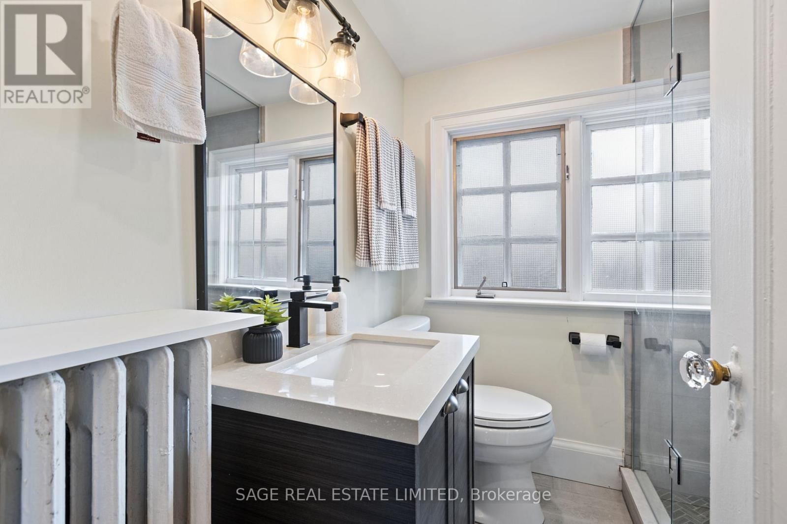 85 WEYBOURNE CRESCENT Image 26