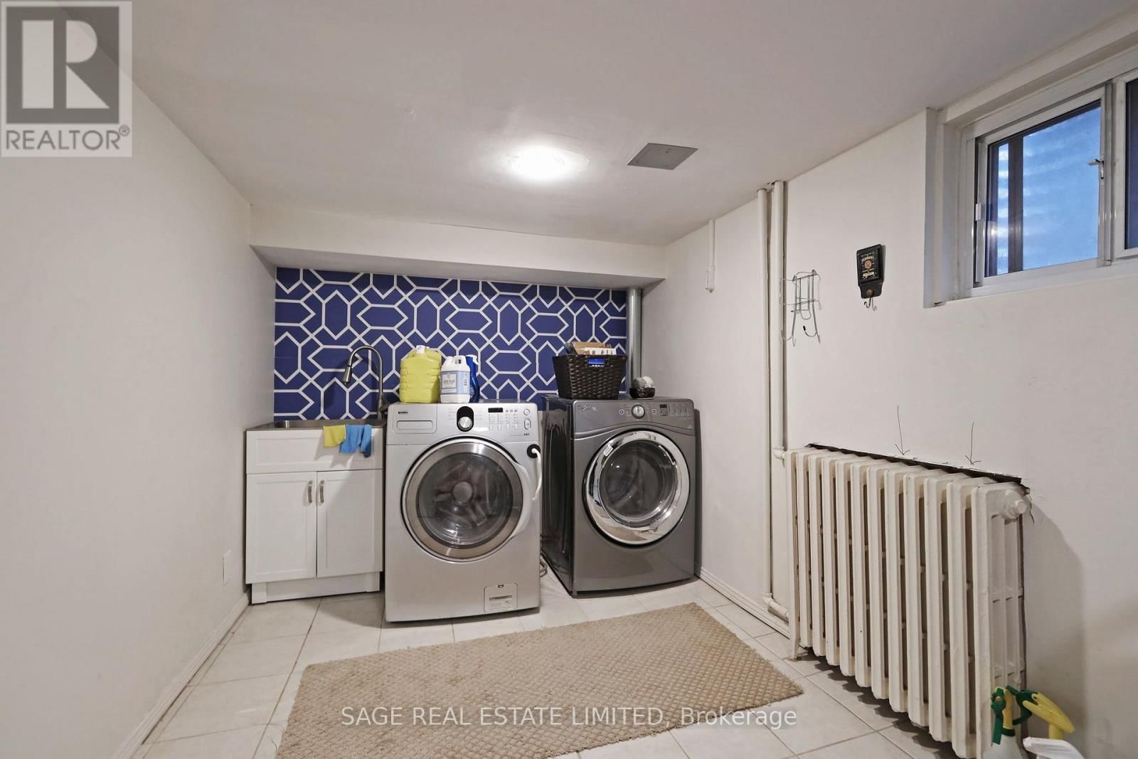 85 WEYBOURNE CRESCENT Image 31