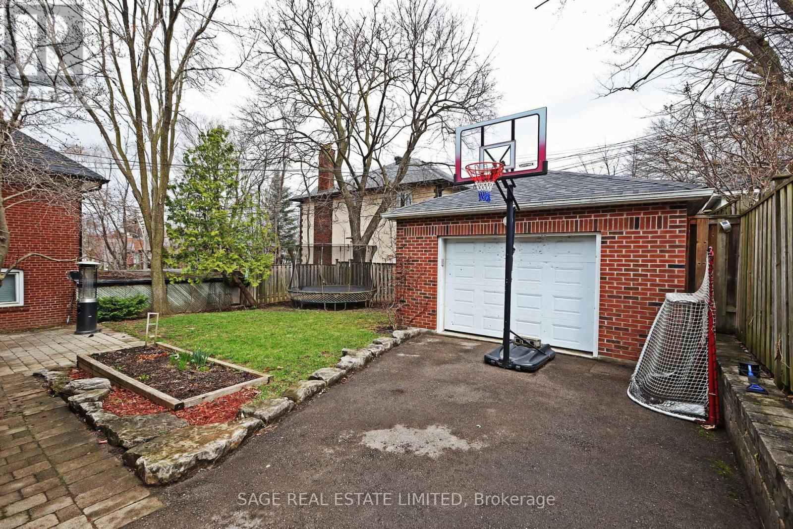 85 WEYBOURNE CRESCENT Image 33