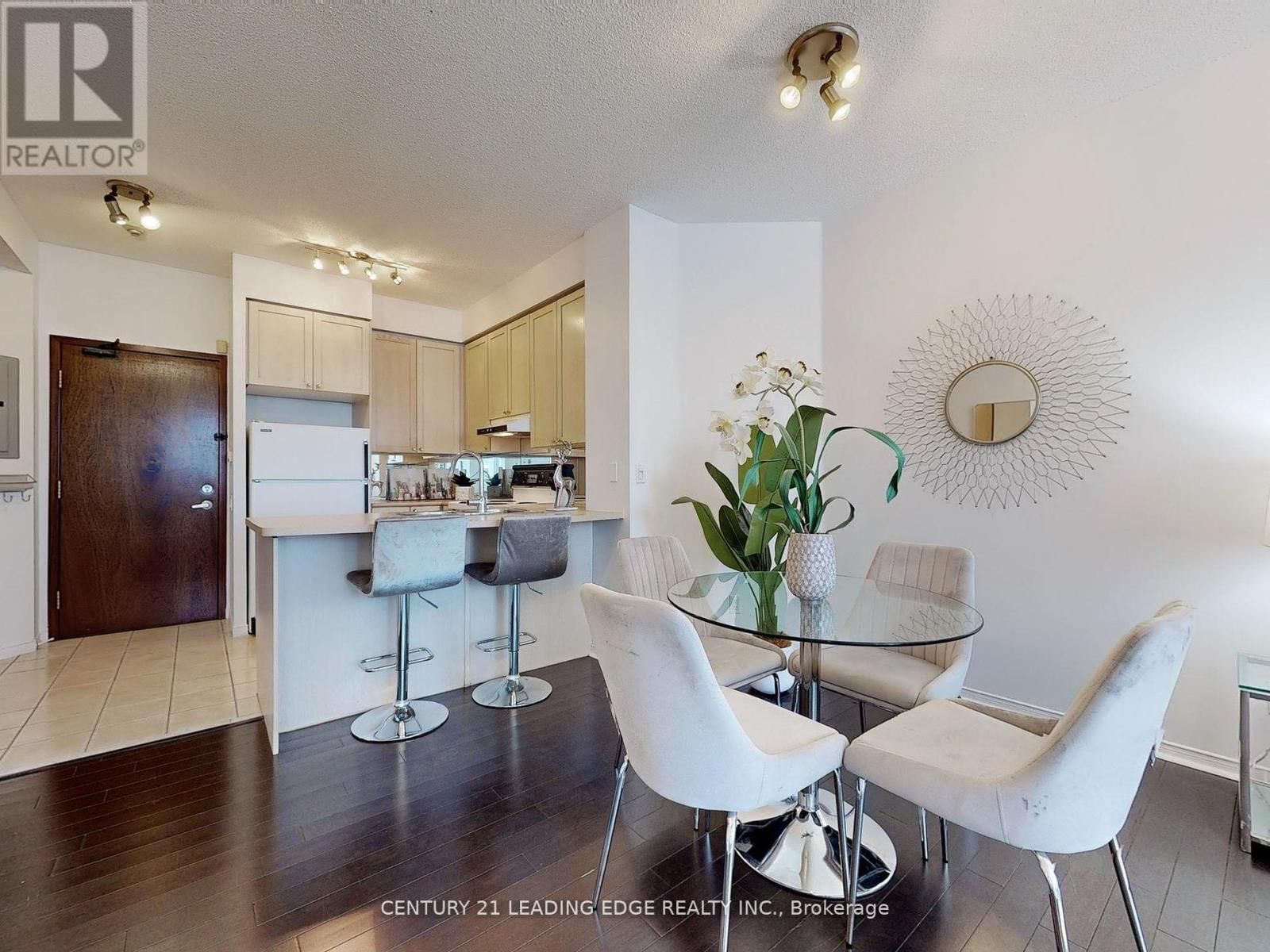 602 - 555 YONGE STREET Image 11