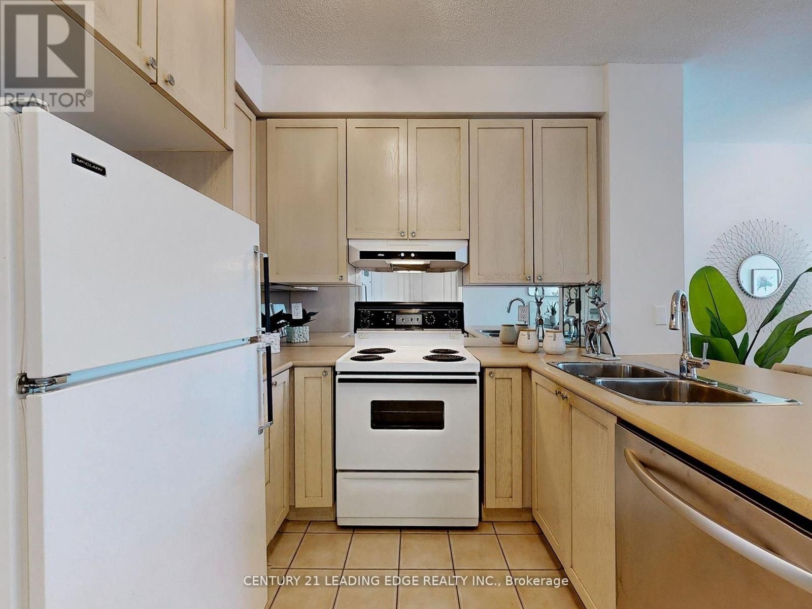 602 - 555 YONGE STREET Image 13