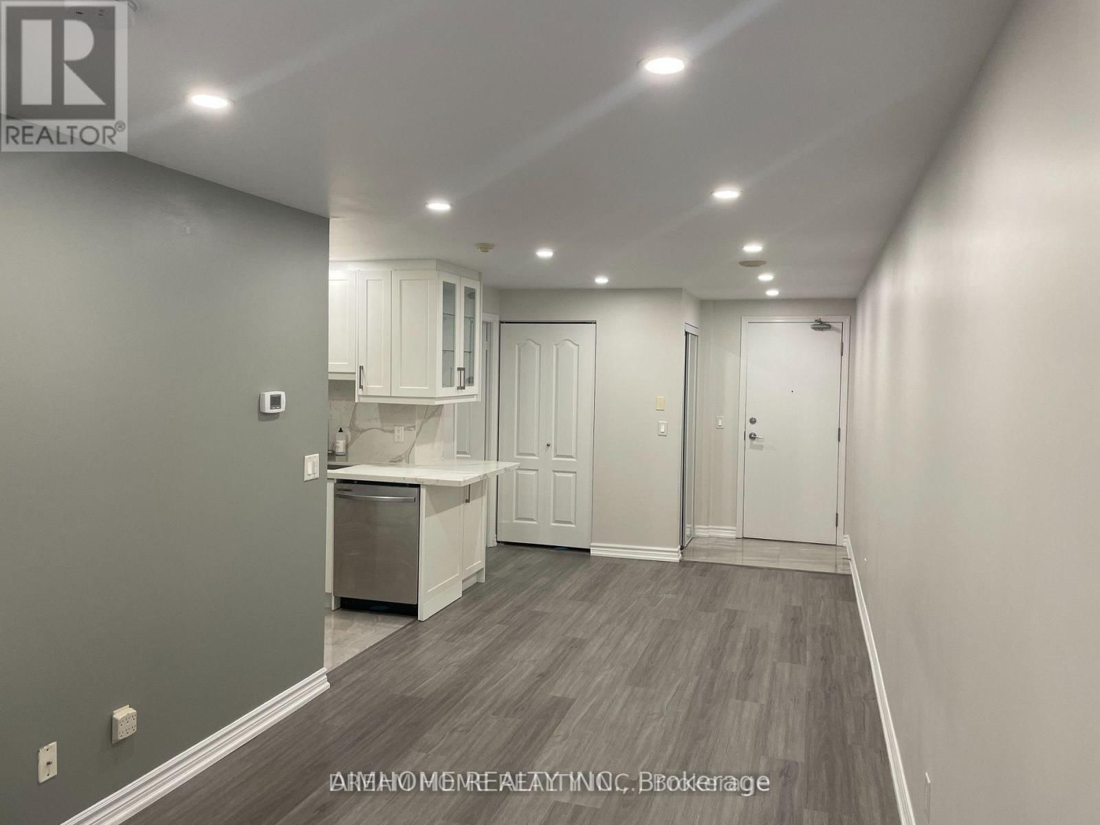 506 - 17 BARBERRY PLACE Image 3