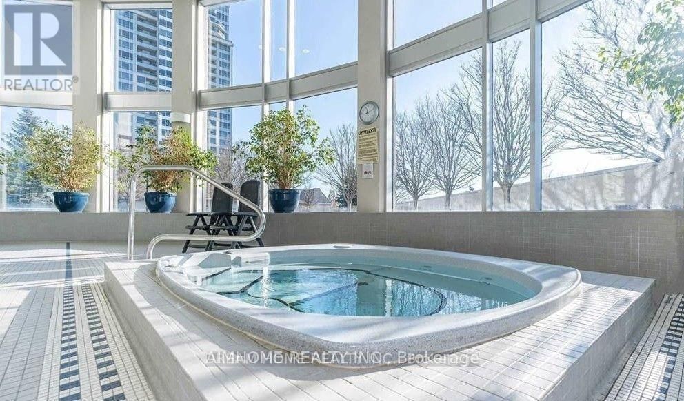 506 - 17 BARBERRY PLACE Image 7