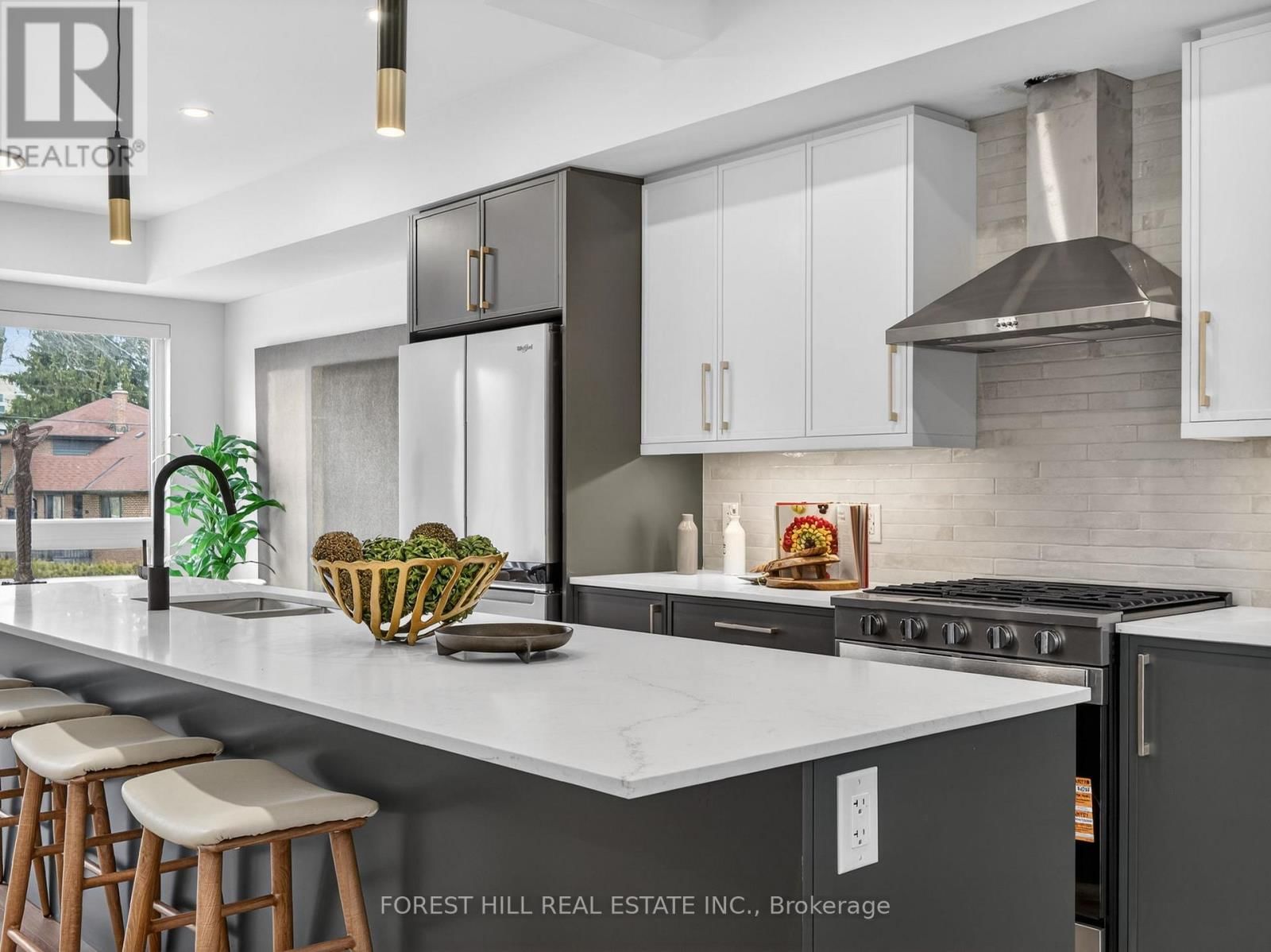 B - 221 CHURCHILL AVENUE Image 13