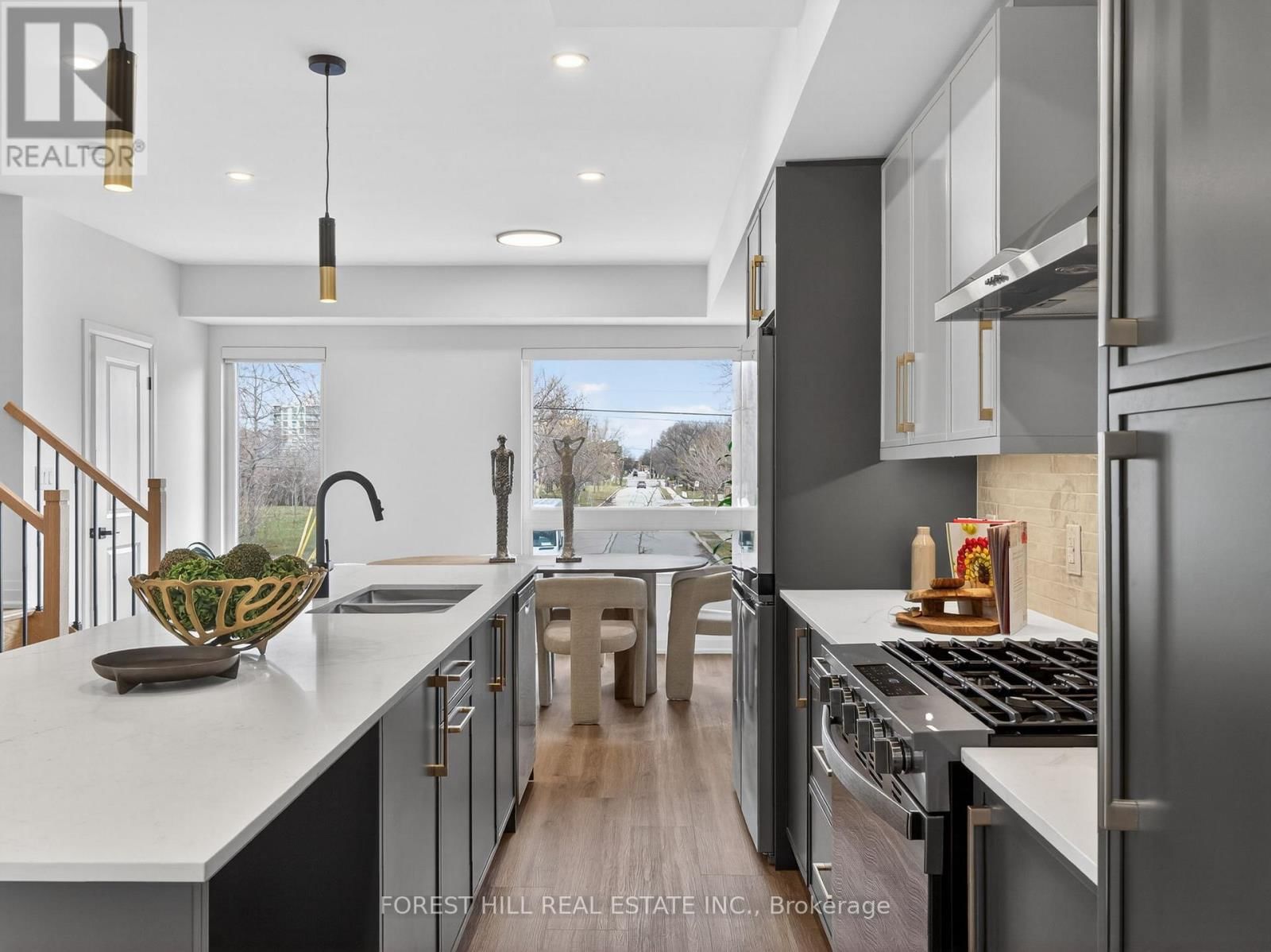 B - 221 CHURCHILL AVENUE Image 15