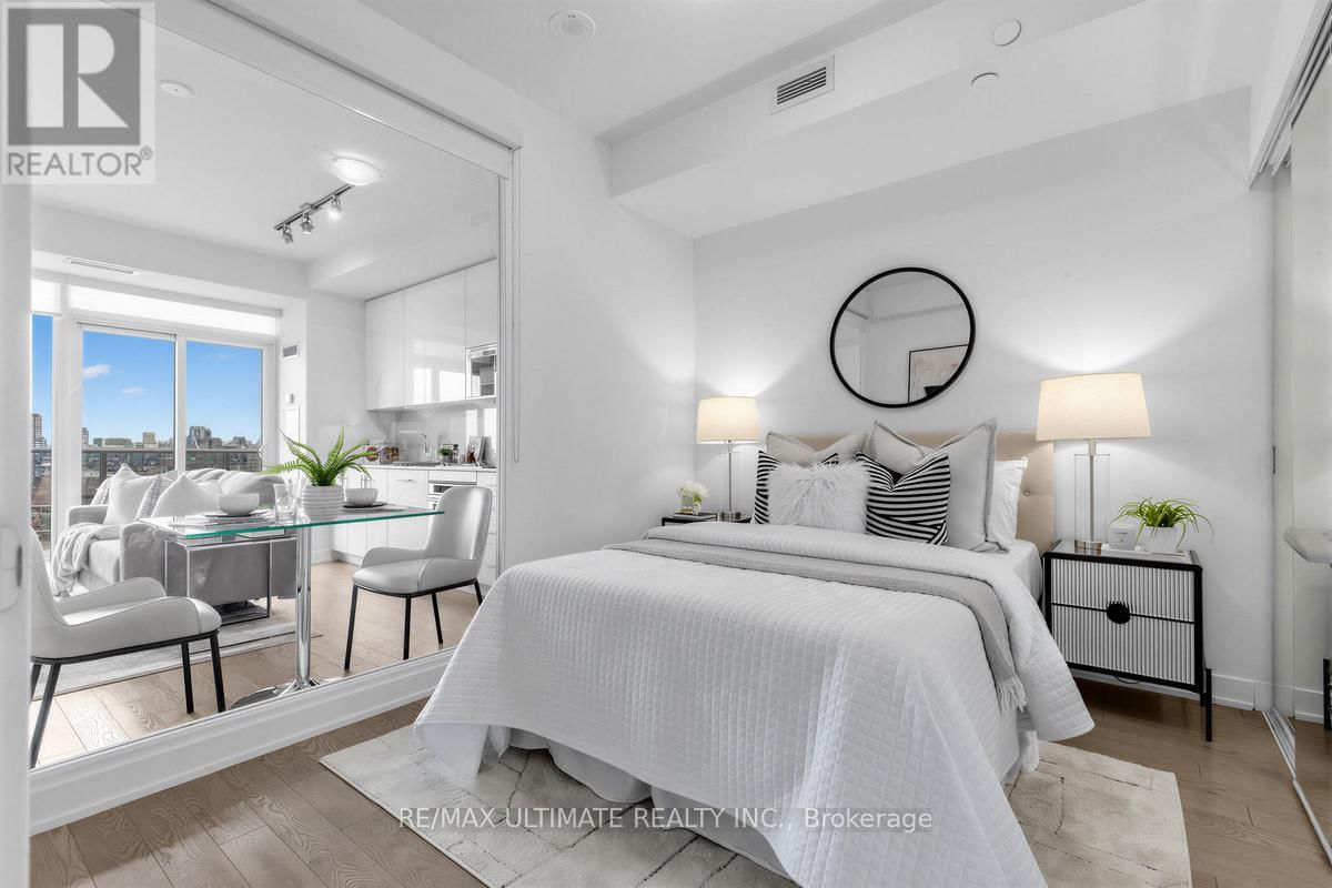 2508 - 330 RICHMOND STREET WEST Image 11