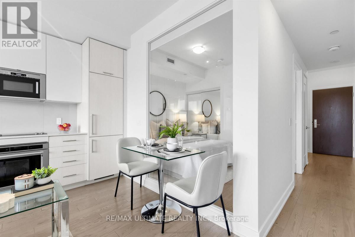 2508 - 330 RICHMOND STREET WEST Image 3