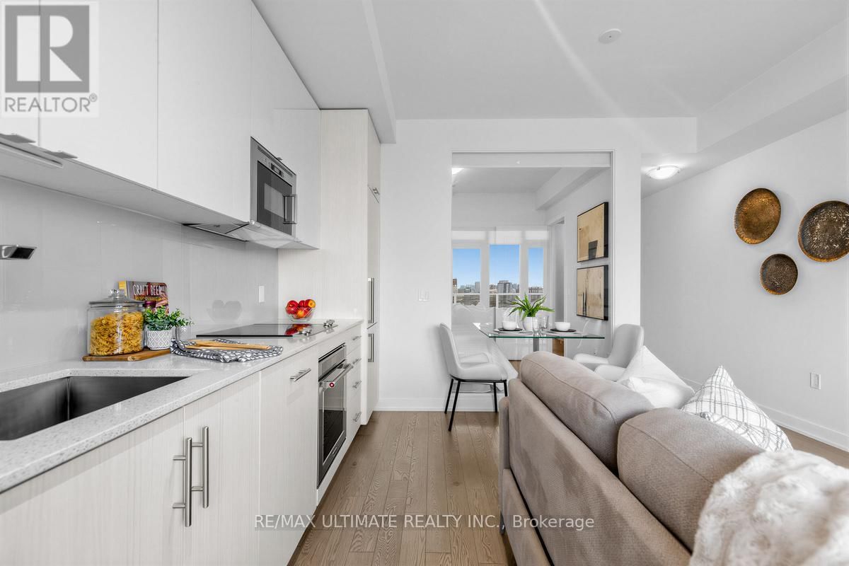 2508 - 330 RICHMOND STREET WEST Image 4