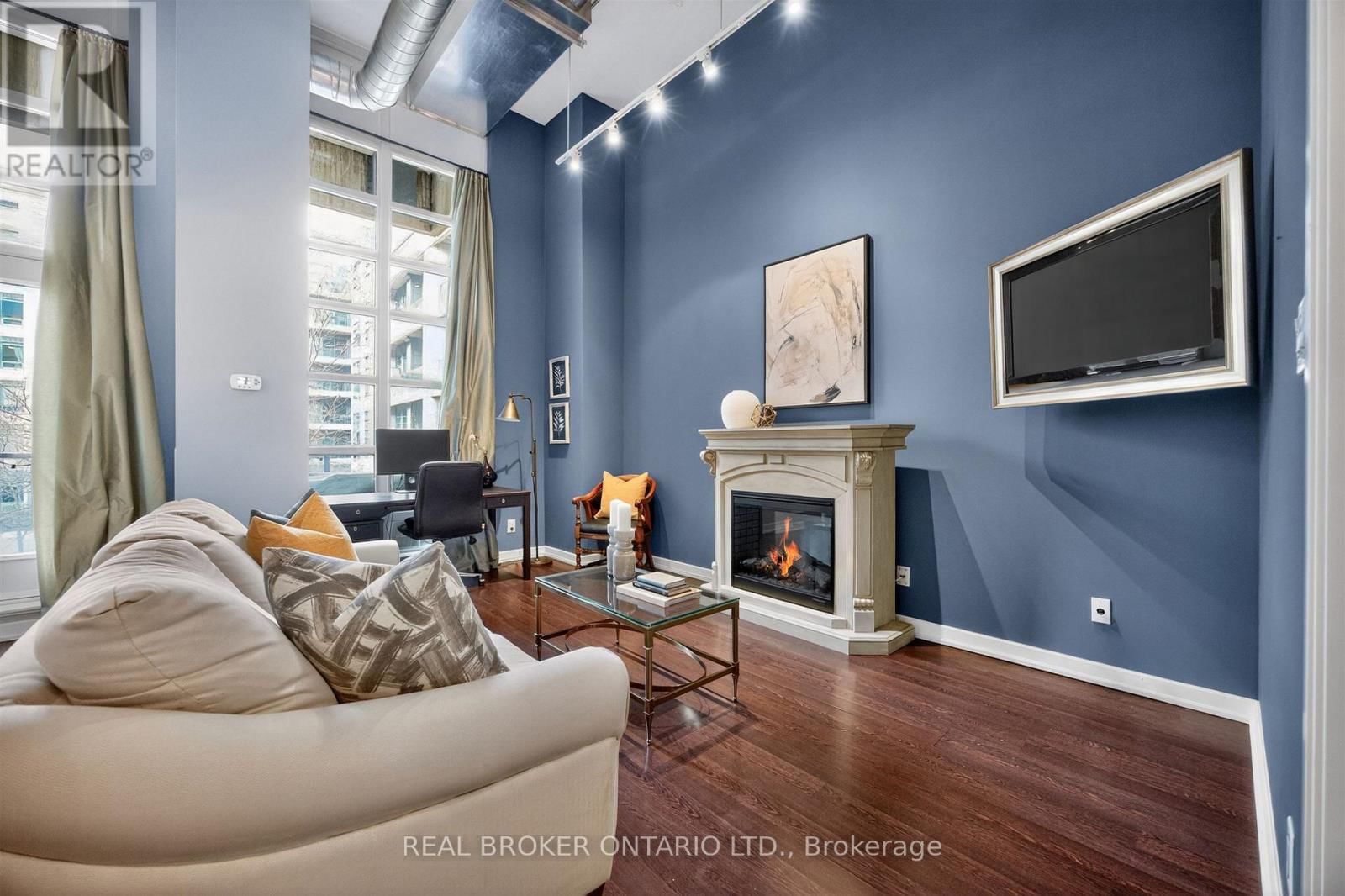 209 - 380 MACPHERSON AVENUE Image 19