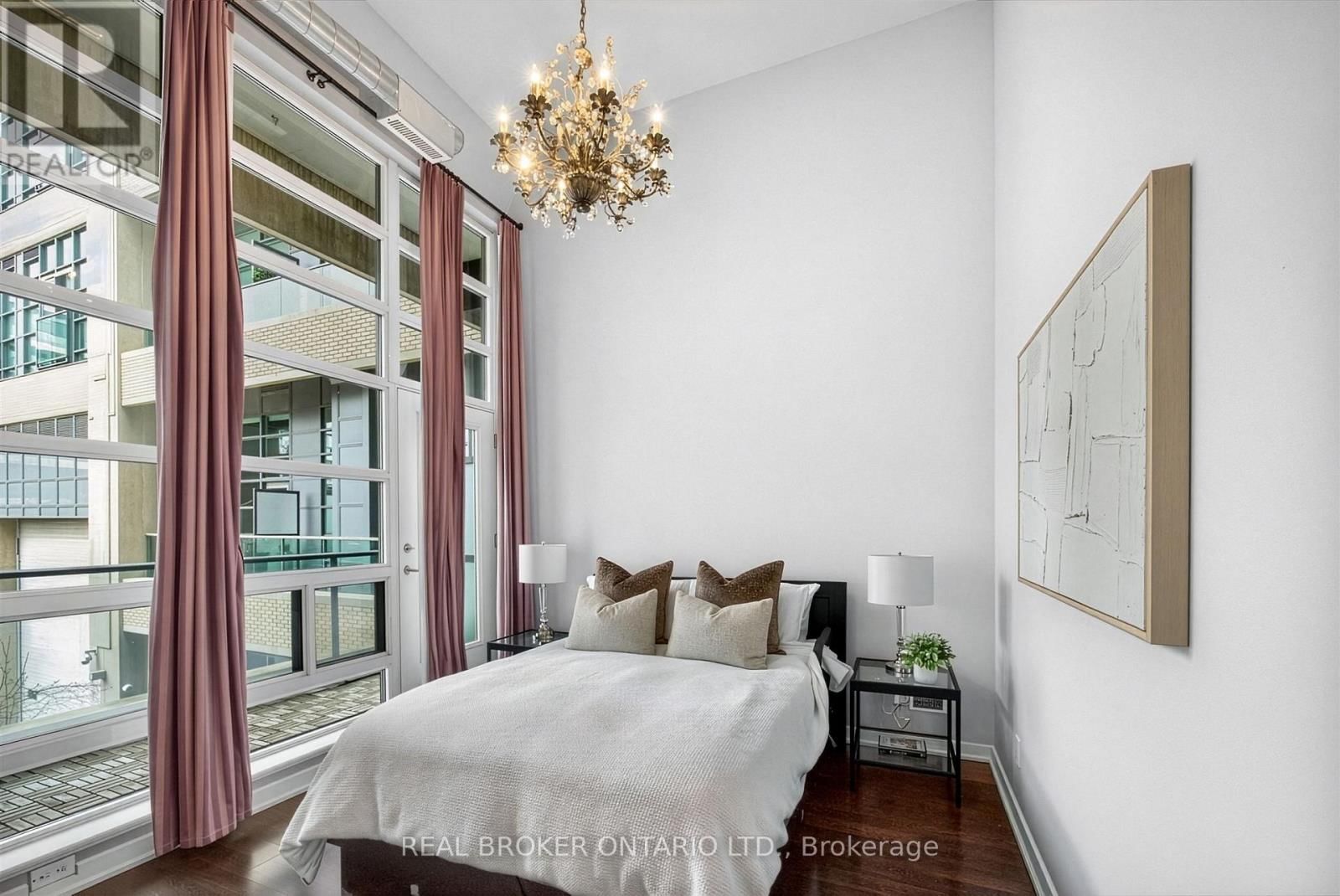 209 - 380 MACPHERSON AVENUE Image 27