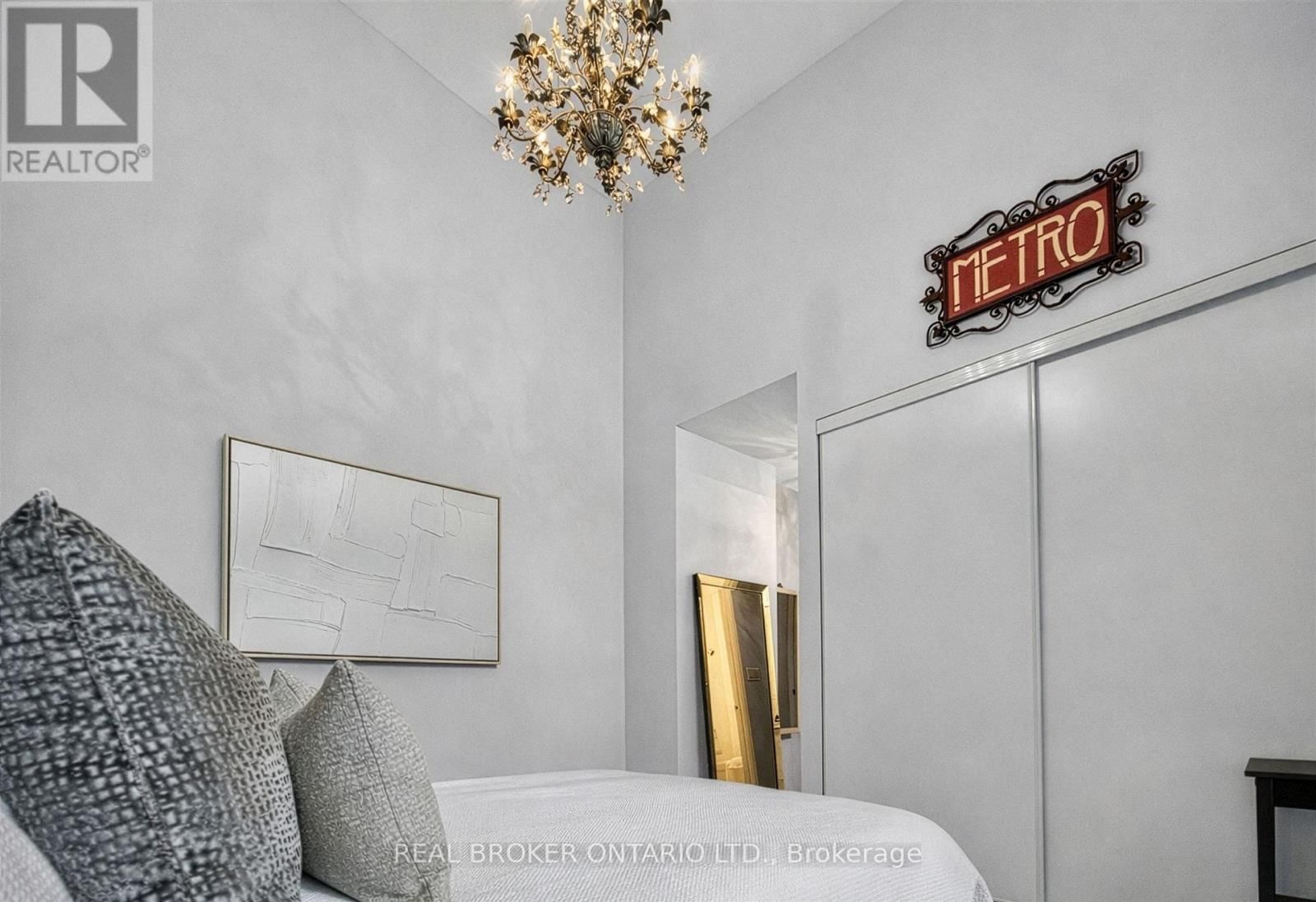 209 - 380 MACPHERSON AVENUE Image 28