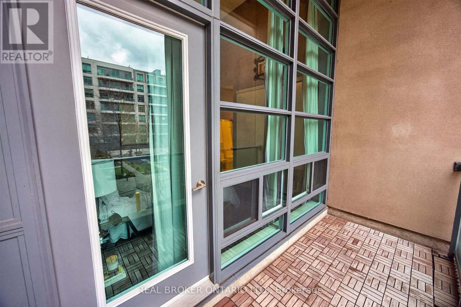 209 - 380 MACPHERSON AVENUE Image 31