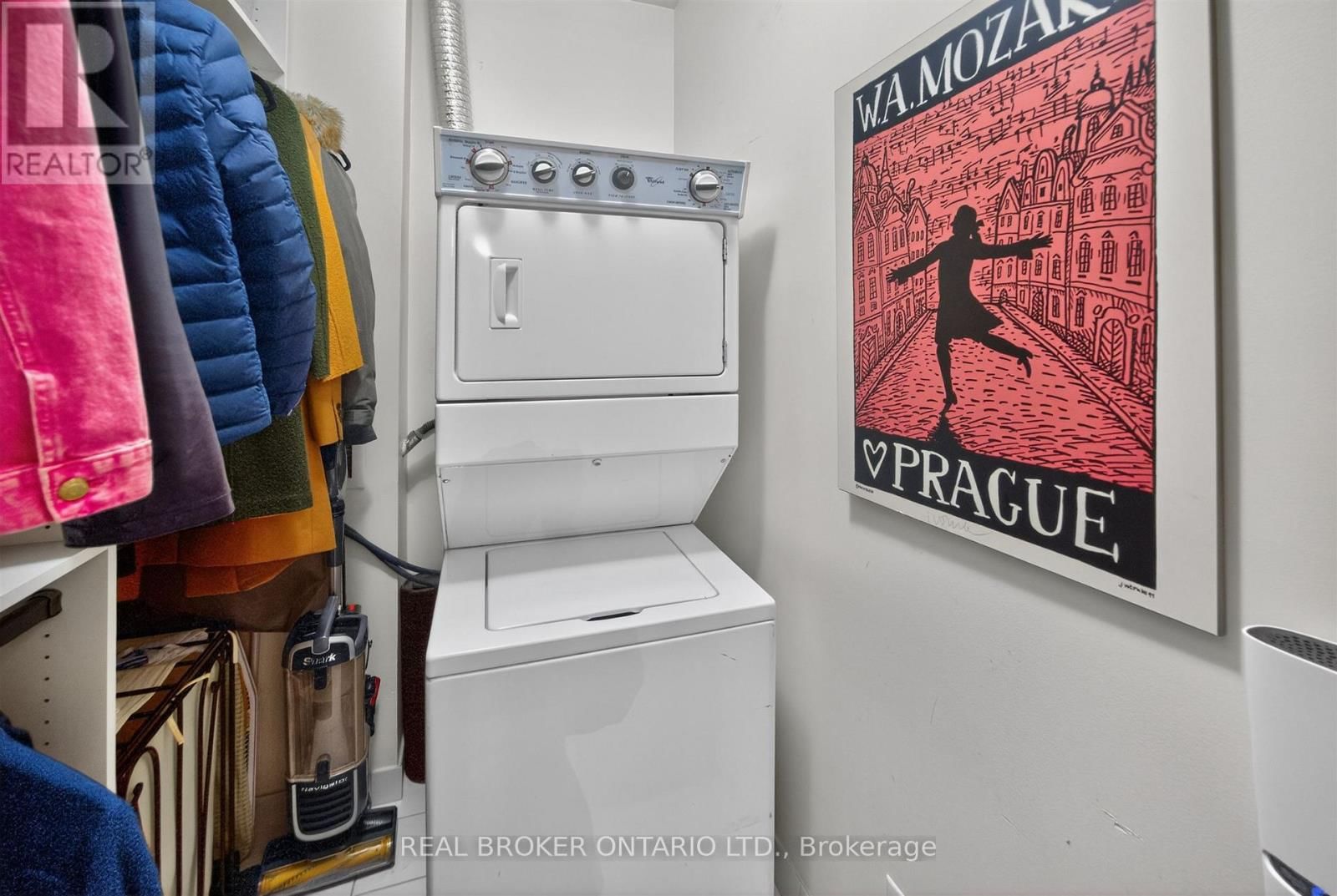 209 - 380 MACPHERSON AVENUE Image 33