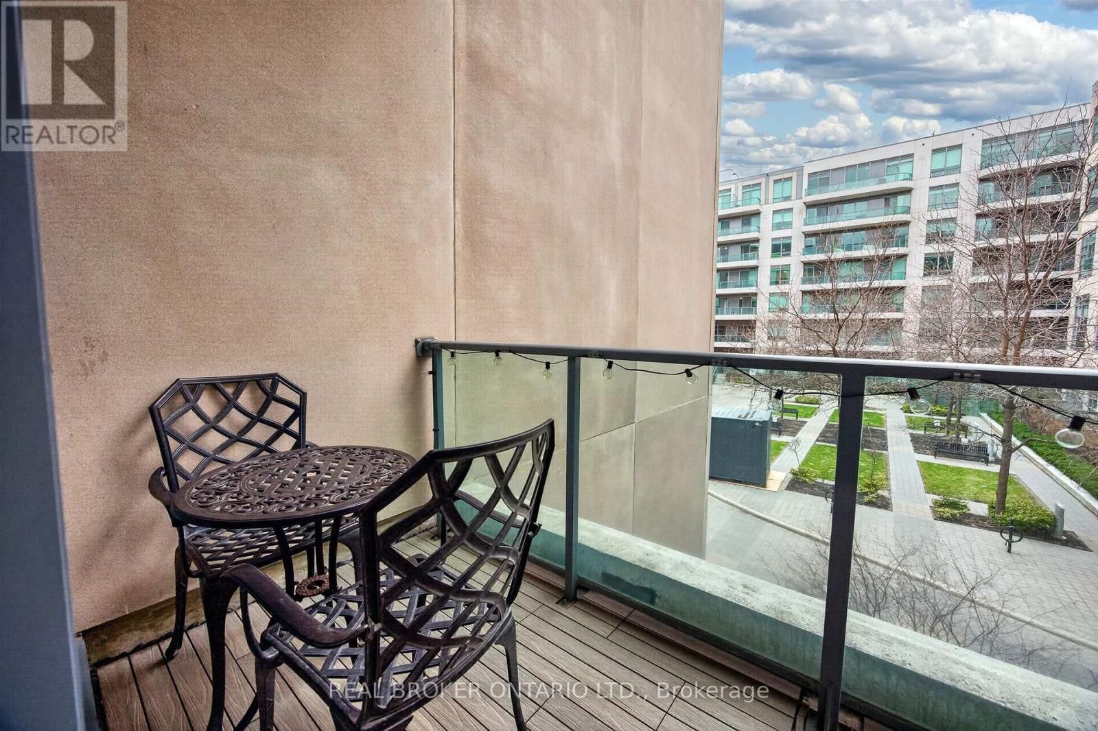 209 - 380 MACPHERSON AVENUE Image 34