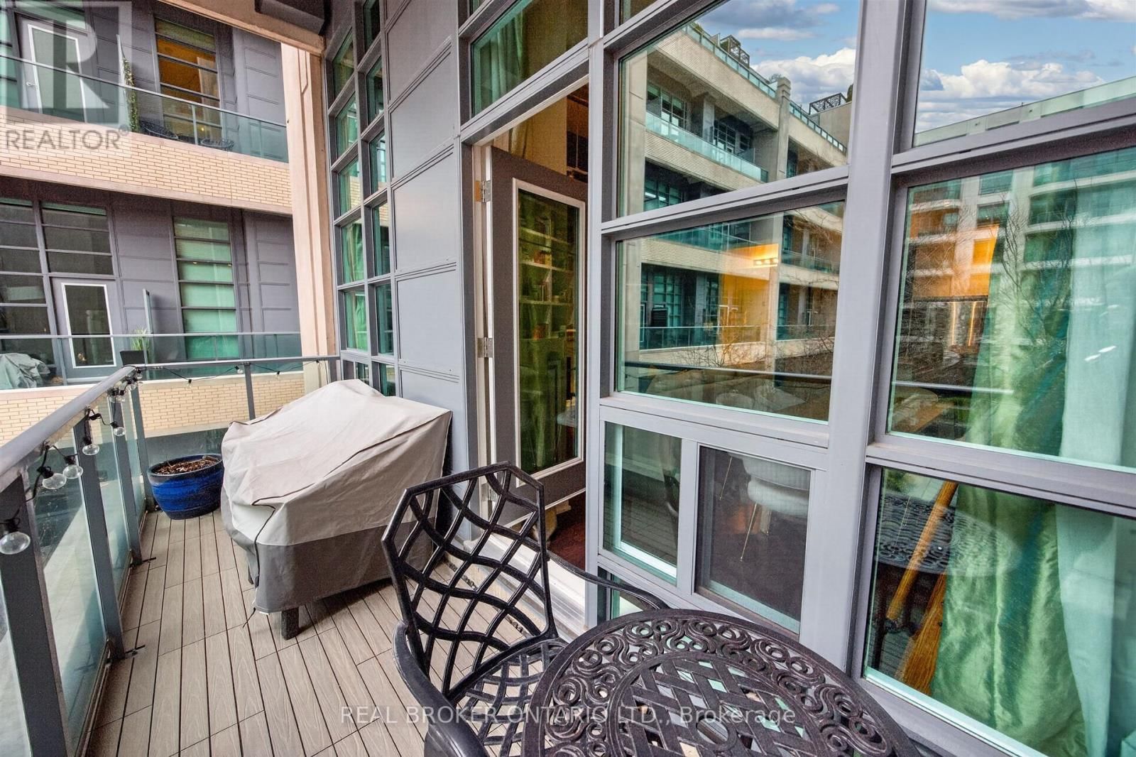 209 - 380 MACPHERSON AVENUE Image 35