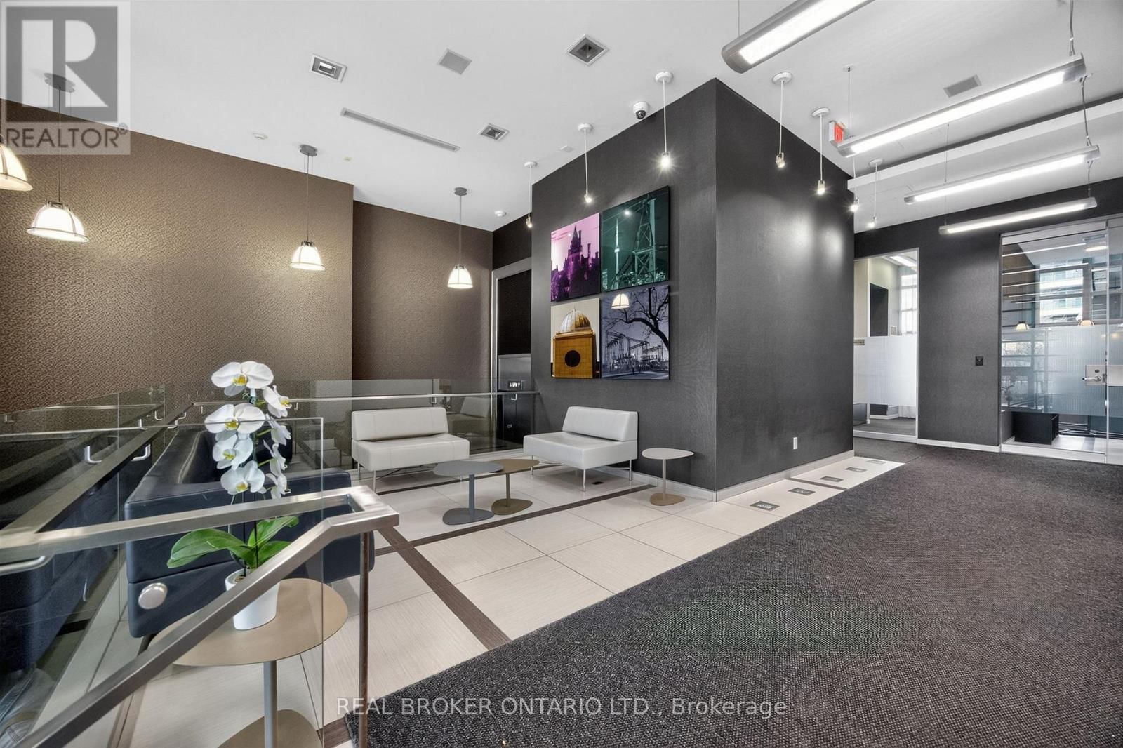 209 - 380 MACPHERSON AVENUE Image 38