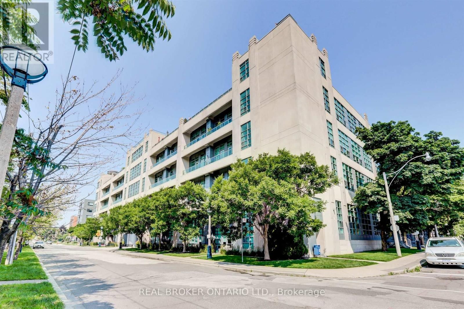 209 - 380 MACPHERSON AVENUE Image 40