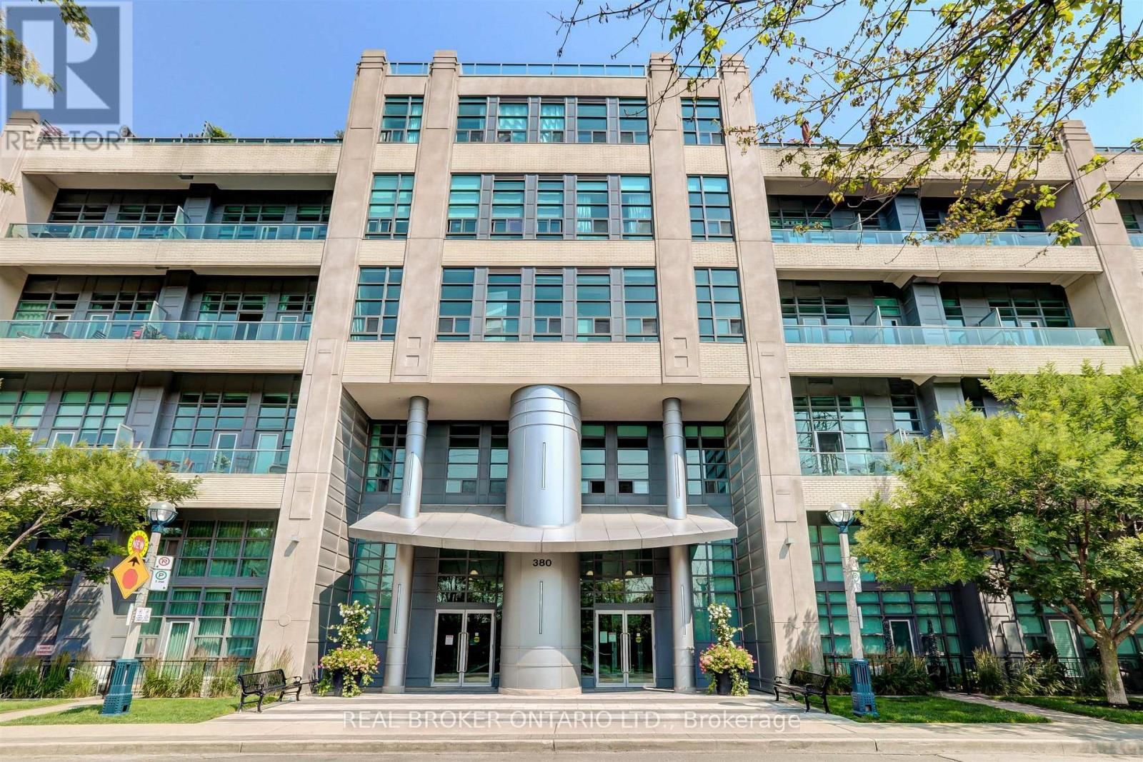 209 - 380 MACPHERSON AVENUE Image 41