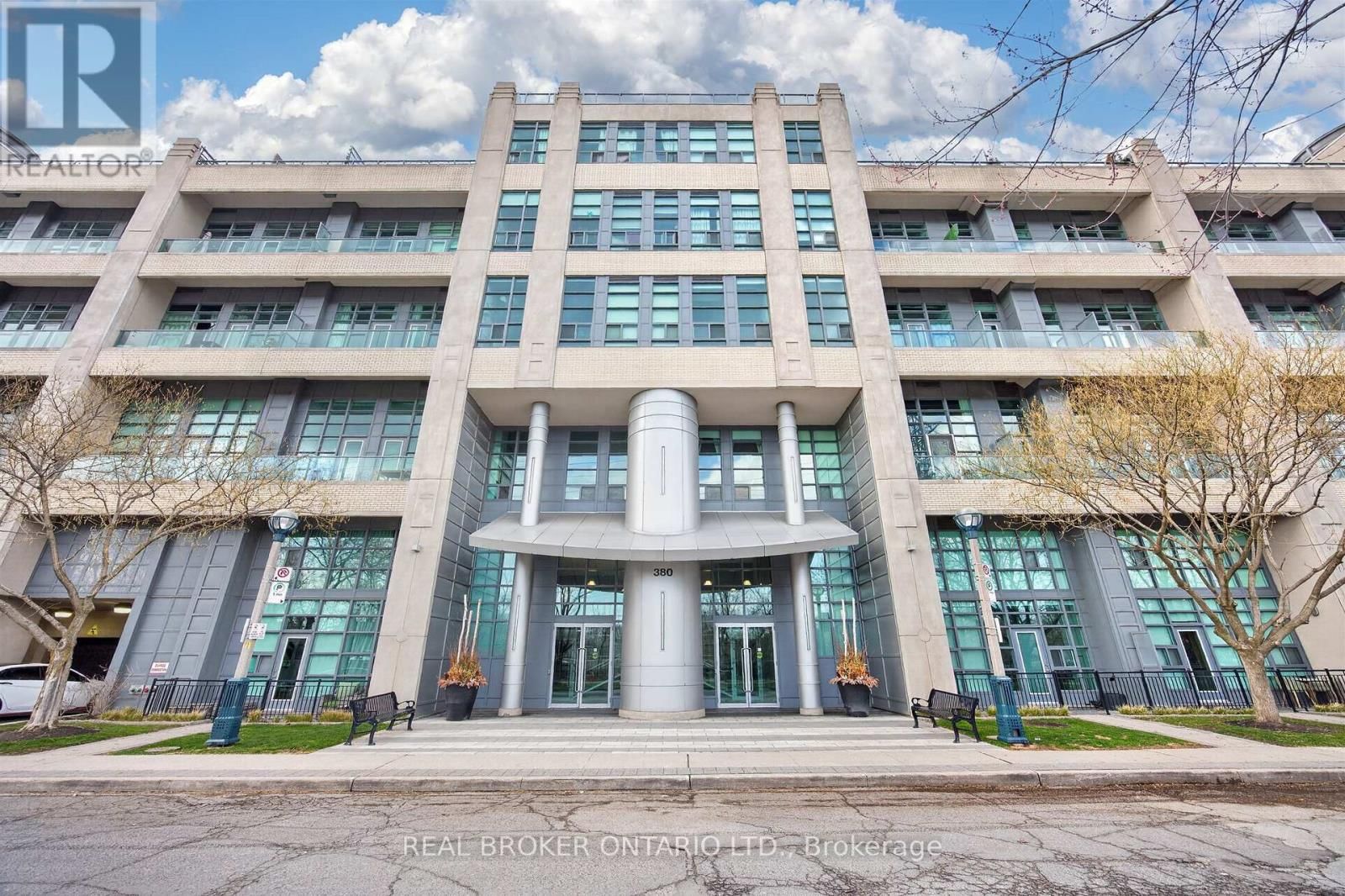 209 - 380 MACPHERSON AVENUE Image 43