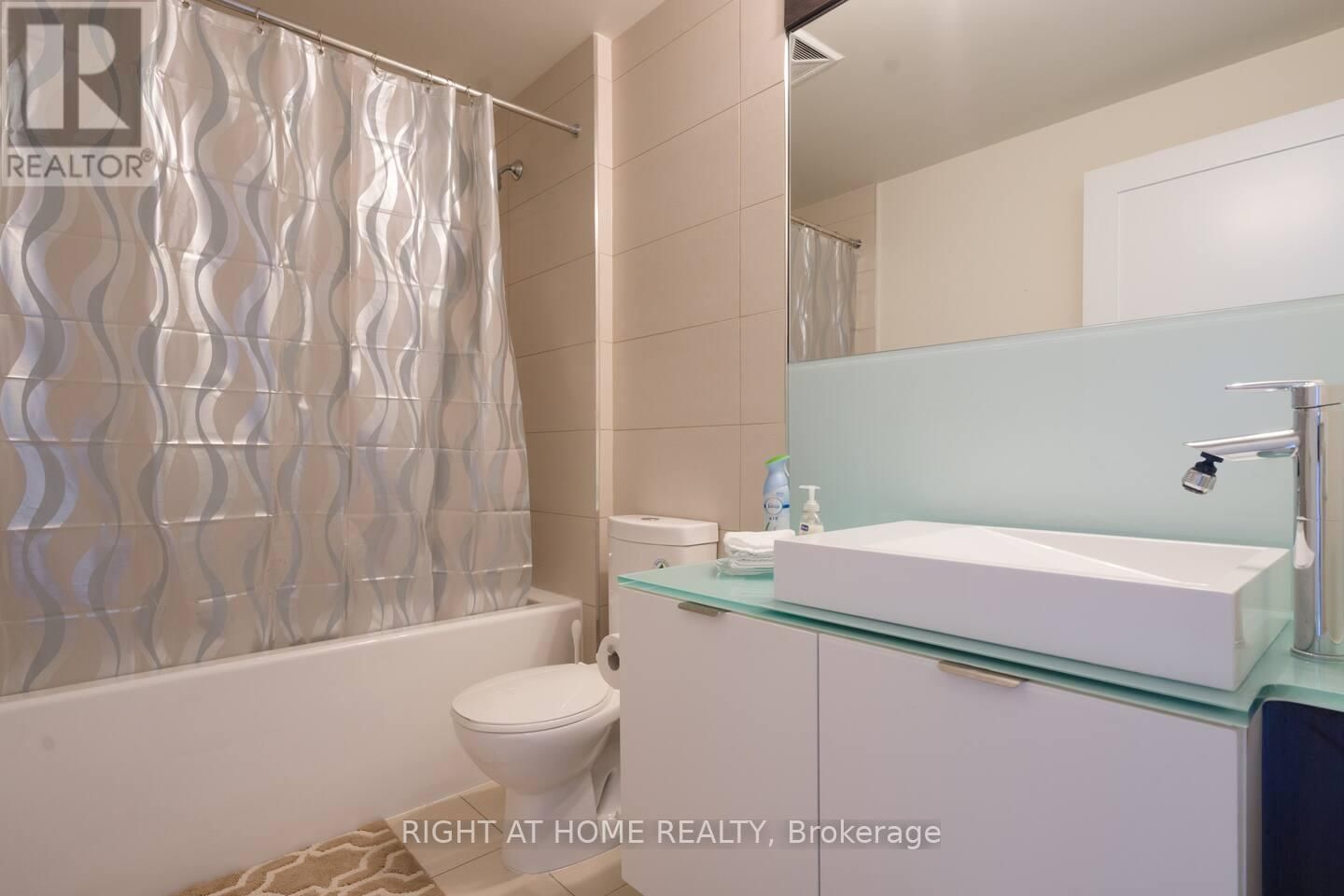 2512 - 300 FRONT STREET WEST Image 18