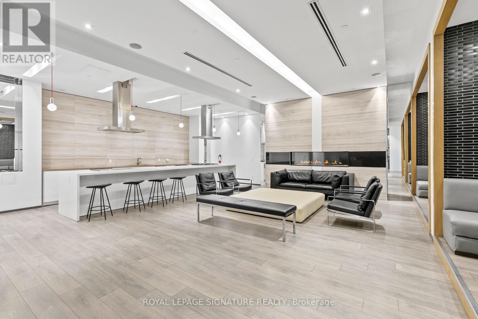 411 - 1030 KING STREET WEST Image 32