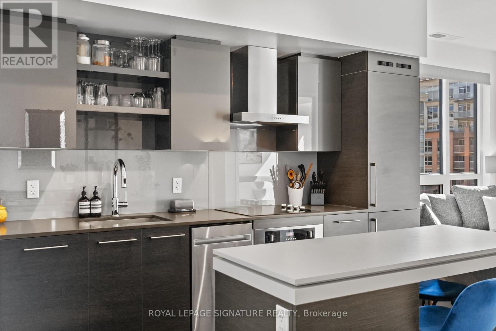 411 - 1030 KING STREET WEST Image 8