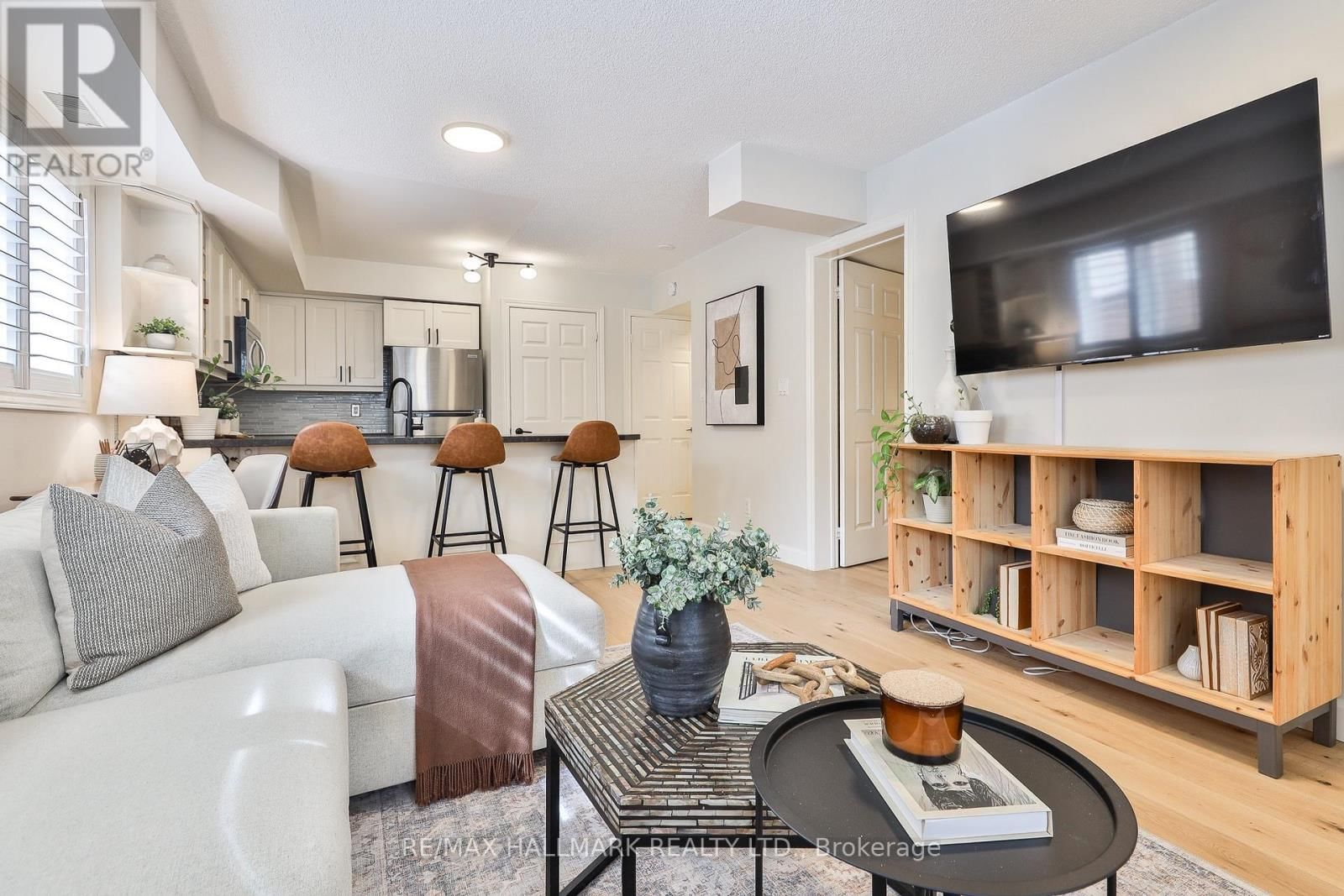 59 - 208 NIAGARA STREET Image 4