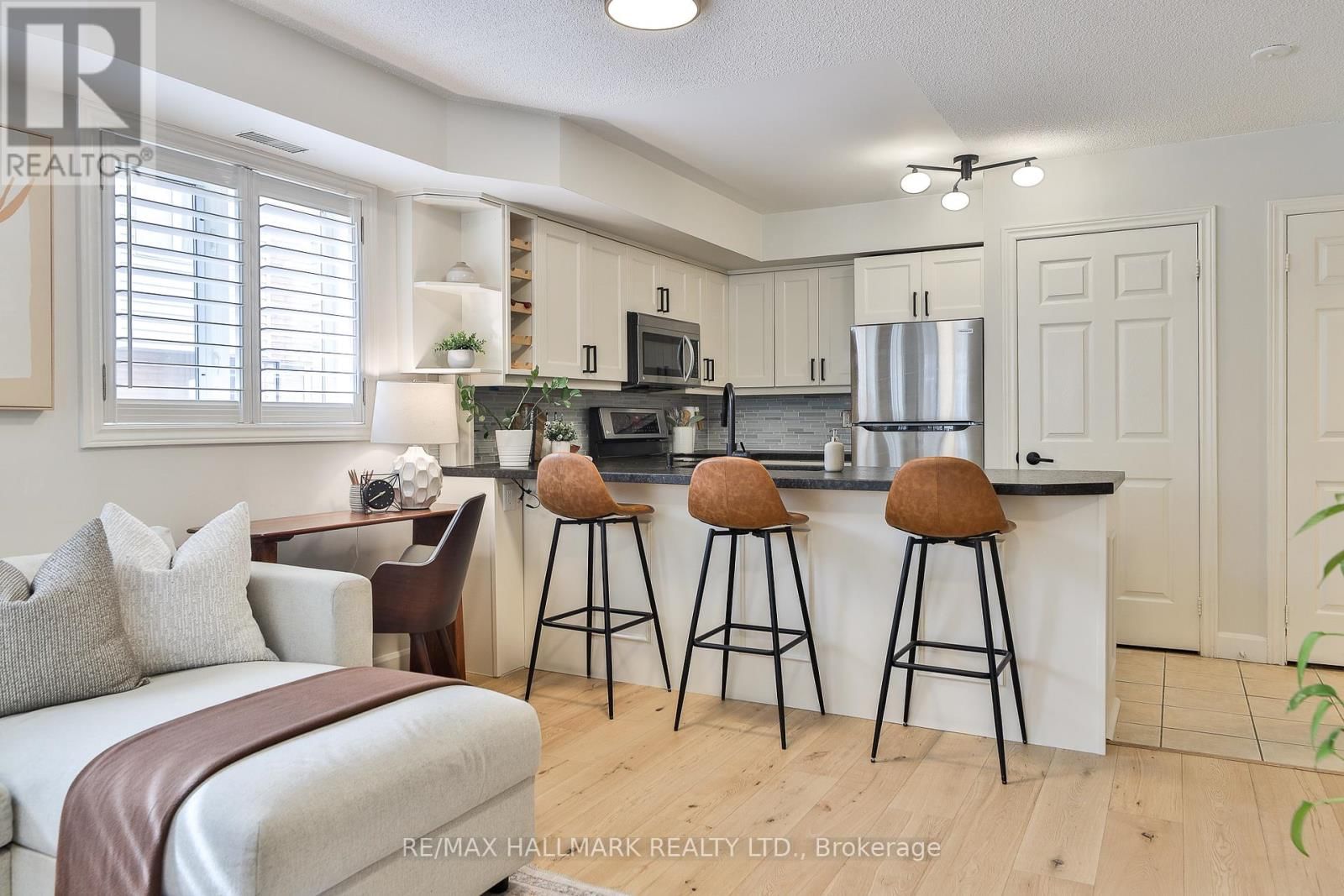 59 - 208 NIAGARA STREET Image 5