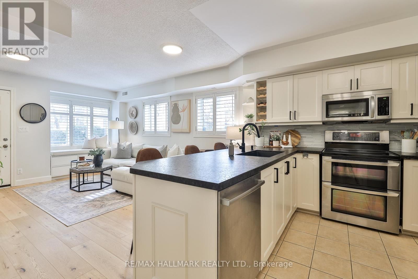 59 - 208 NIAGARA STREET Image 7