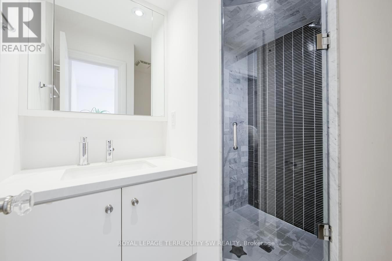 190 BEDFORD ROAD Image 26