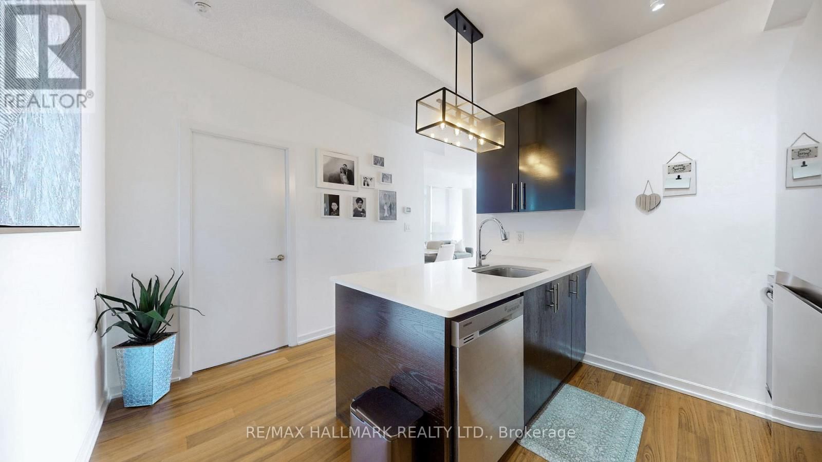 1402 - 70 FOREST MANOR ROAD Image 15